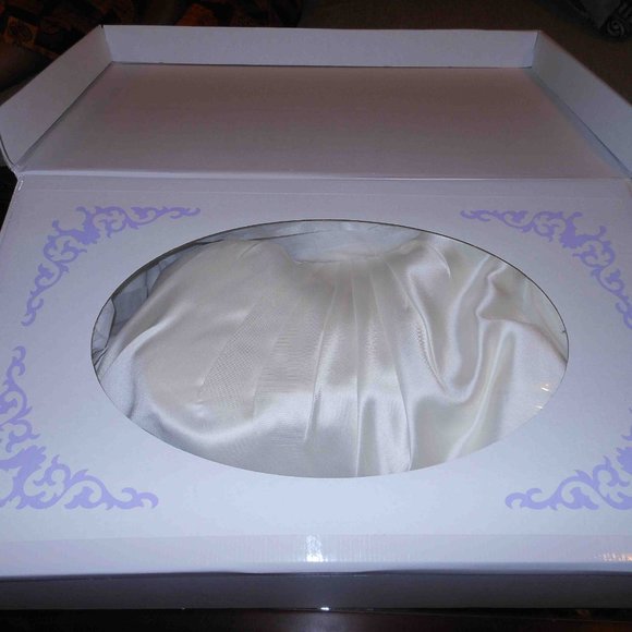 Vera Wang -“ The White Collection” Wedding gown 🔥 - Picture 11 of 16